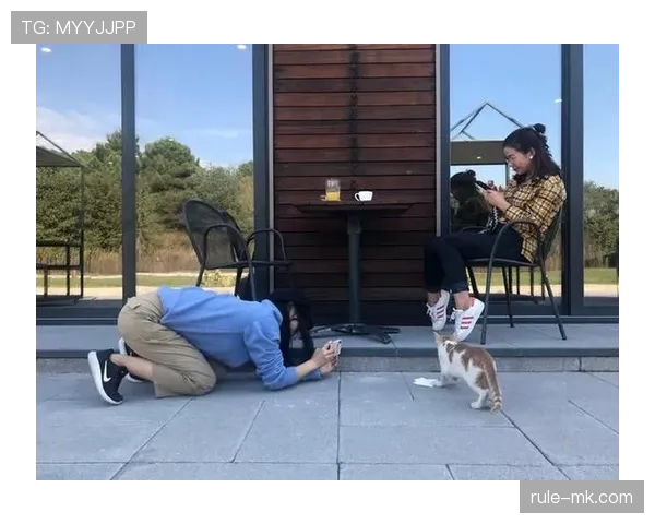 季丽萍居然连朋友圈都没见她发过一次普通吃饭照，这生活太神秘了吧！